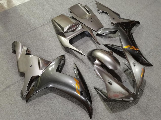02-03 Silber Glänzend & Gold R1 Verkleidung