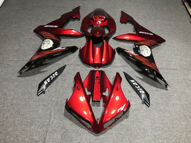 04-06 Rot Glänzend & Logos R1 Verkleidung