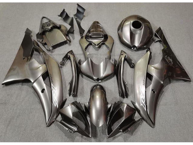 08-16 Flüssiges Silber R6 Verkleidung
