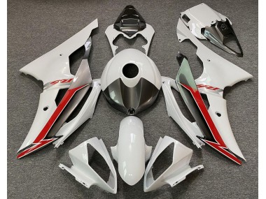 08-16 Glänzend Weiß Silber & Rot R6 Verkleidung
