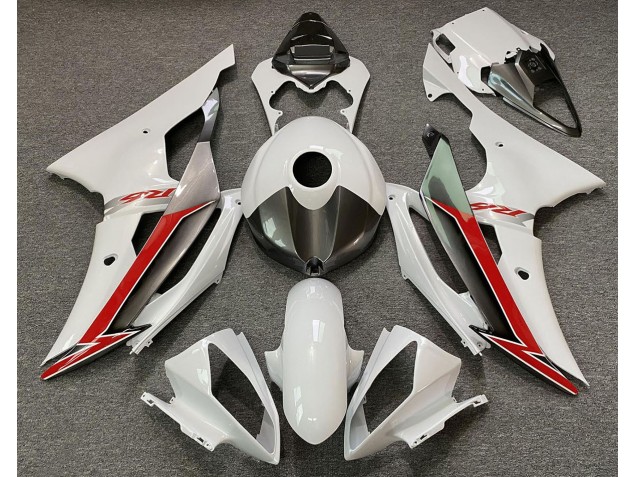 08-16 Glänzend Weiß Silber & Rot R6 Verkleidung